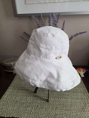 Scala Cream Sun Hat with Gold Logo Plaque
